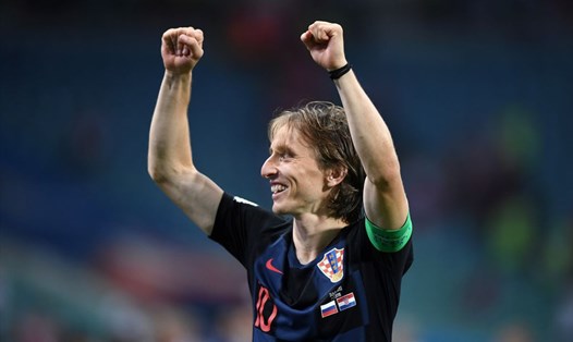 Luka Modric ăn mừng chiến thắng sau khi Croatia vượt qua Anh ở bán kết. Ảnh: FIFA