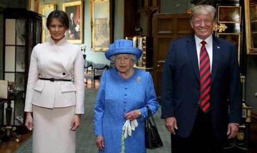 Vợ chồng Tổng thống Donald Trump trong cuộc gặp Nữ hoàng Anh. Ảnh: PA. 