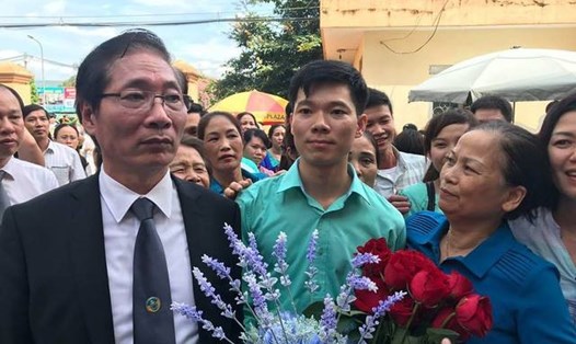Luật sư Nguyễn Văn Chiến trong ngày phiên toà sơ thẩm xét xử tai biến chạy thận tại Hoà Bình trả lại hồ sơ điều tra bổ sung