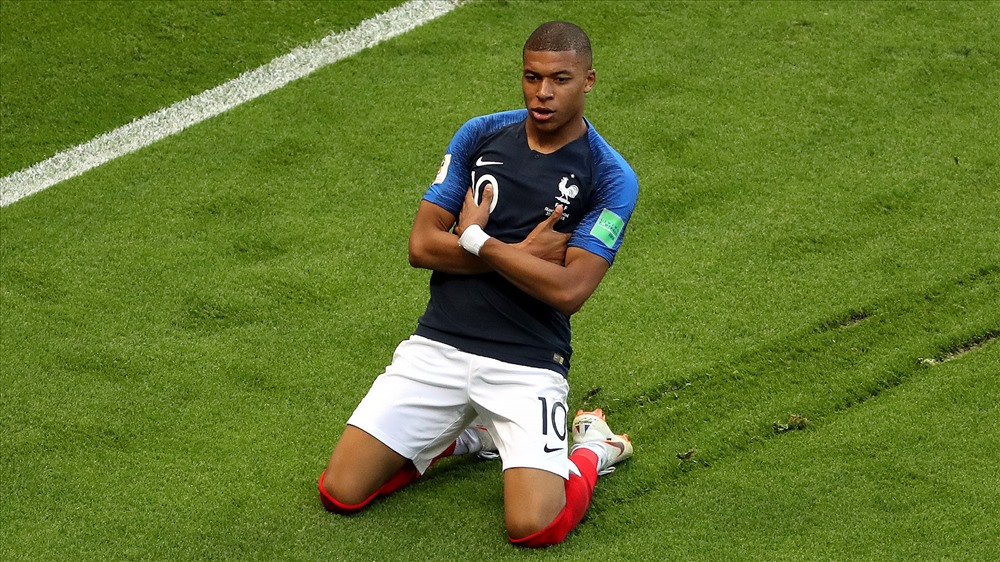 Kylian Mbappe trở thành cầu thủ trẻ nhất ghi bàn ở chung kết World Cup
