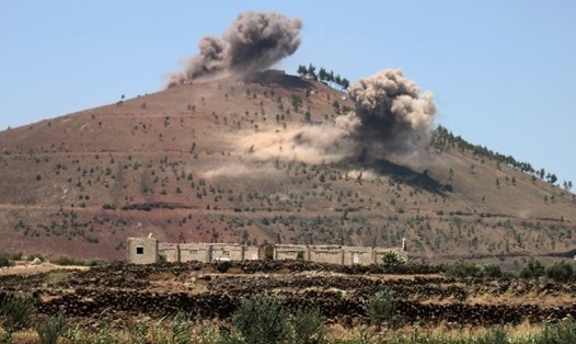 Các lực lượng chính phủ nã tên lửa tấn công ở tỉnh Quneitra trong ngày 15.7. Ảnh: AFP. 