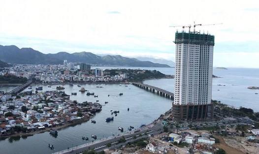Dự án Tổ hợp khách sạn - căn hộ cao cấp Mường Thanh Khánh Hòa xây vượt tầng. Ảnh: PV