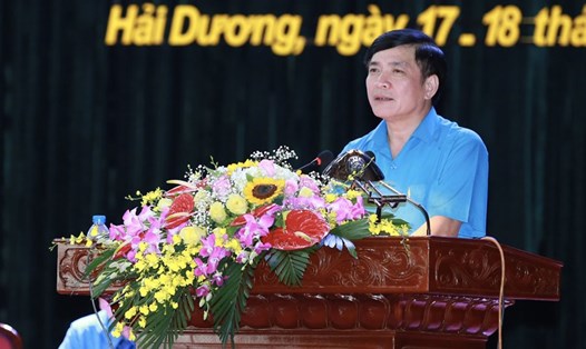 Chủ tịch Tổng LĐLĐVN Bùi Văn Cường phát biểu chỉ đạo tại Đại hội XVIII Công đoàn tỉnh Hải Dương nhiệm kỳ 2018-2023. Ảnh: HẢI NGUYỄN