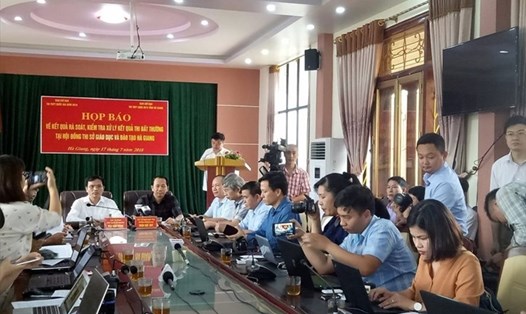 Buổi họp báo chiều 17.7, cơ quan chức năng thông tin chính thức về vụ gian lận thi cử ở Hà Giang -  Ảnh:LĐO