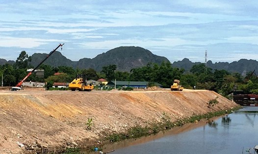 Cty CP bêtông thép Ninh Bình đã san lấp lấn ra sông Vân hàng trăm mét vuông.