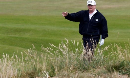 Tổng thống Mỹ Donald Trump ở Turnberry, Scotland cuối tuần trước. Ảnh: Reuters.
