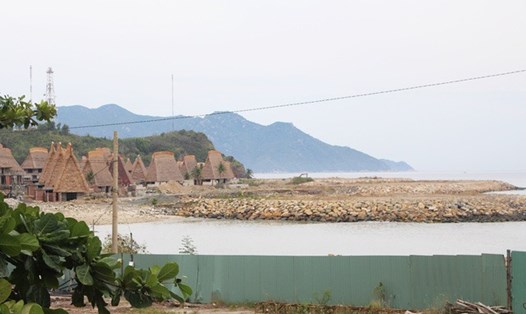 Dự án Khu nghỉ dưỡng Champarama đã ngang nhiên lấp danh thắng quốc gia Vịnh Nha Trang. Ảnh: Dân Trí