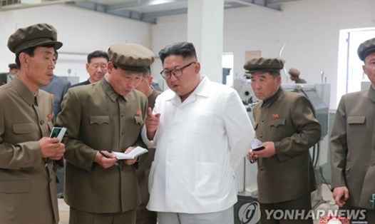 Lãnh đạo Triều Tiên Kim Jong-un trong chuyến đi thị sát gần đây. Ảnh: Yonhap. 