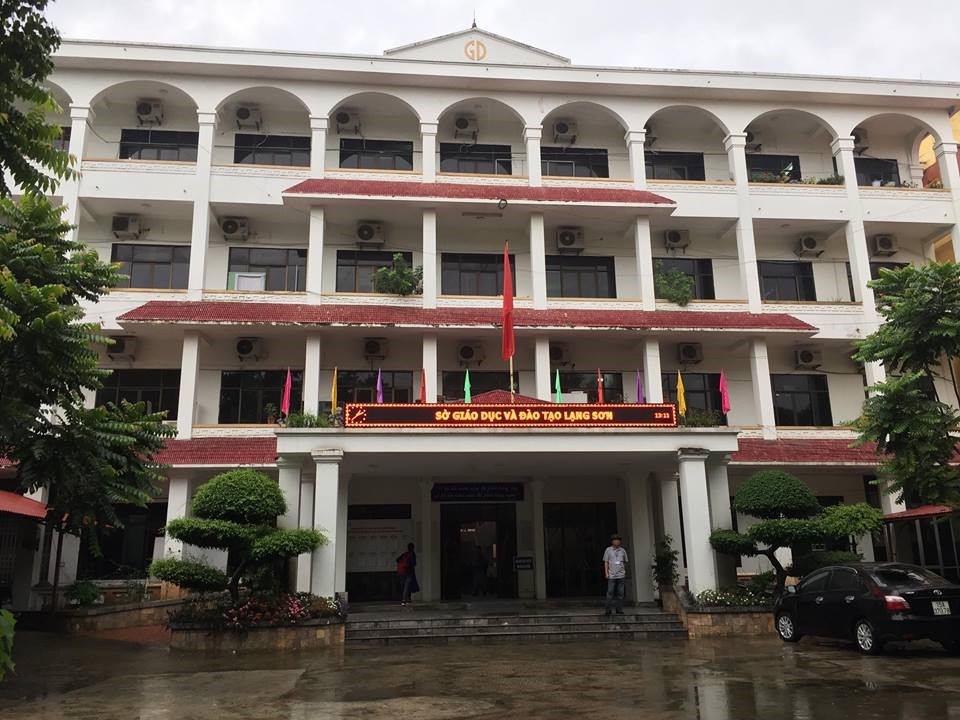 Đến 18h cùng ngày Đoàn công tác của Bộ GDĐT vẫn đang làm việc với Sở GDĐT Lạng Sơn về những bất thường trong điểm số. Ảnh: Nguyễn Hà