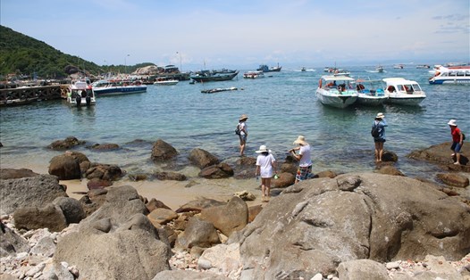 Những vịnh biển xanh ngắt níu chân du khách ở Cù Lao Chàm.