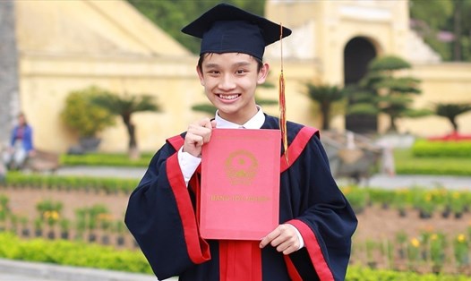 Em Đặng Minh Nhật (lớp 9C1, Trường THCS Archimedes Academy, Hà Nội) xuất sắc trúng tuyển cả vào 4 trường chuyên. Ảnh: NVCC.