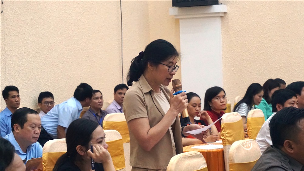 Đại biểu HĐND tỉnh Nghệ An phát biểu tại kỳ họp. Ảnh: PV