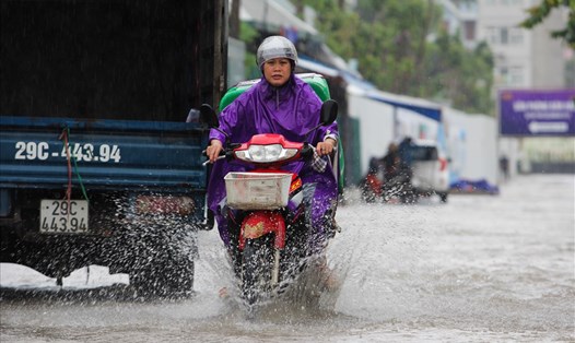 Hà Nội sẽ tiếp tục có mưa lớn trong chiều và đêm 21.7. Ảnh: Tô Thế