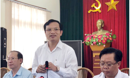 Ông Mai Văn Trinh - Cục trưởng Cục Quản lí chất lượng, Bộ GDĐT công bố sai phạm của tỉnh Sơn La. Ảnh: QQ
