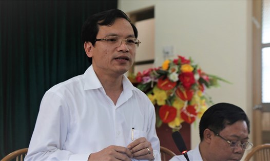 Ông Mai Văn Trinh- Cục trưởng Cục Quản lý chất lượng (Bộ GDĐT) thông tin về hướng xử lý với những bài thi chênh lệch điểm. Ảnh: Văn Phú.