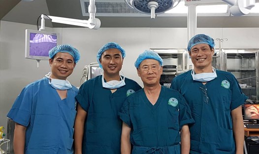 "Huyền thoại" về phẫu thuật tiêu hoá Nhật Bản trực tiếp tham gia ca phẫu thuật nhằm giảng dạy trực tiếp cho các bác sĩ tại Đà Nẵng.