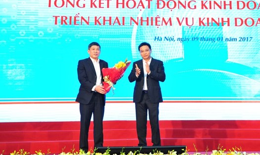 Ông Cát Quang Dương và nguyên Chủ tịch Nguyễn Văn Thắng tại Hội nghị Tổng kết hoạt động kinh doanh của VietinBank năm 2017