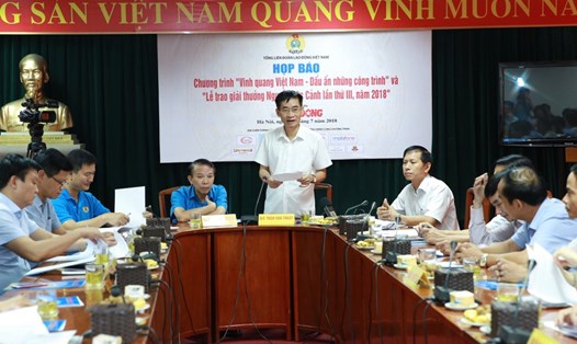 Phó Chủ tịch Tổng LĐLĐVN Trần Văn Thuật phát biểu tại buổi họp báo. Ảnh: Hải Nguyễn