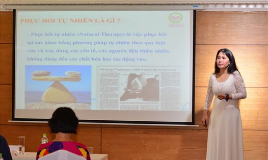 Bà Lê Thị Tố Hải - Phó chủ tịch Liên đoàn Yoga phụ trách chuyên môn yoga trị liệu phục hồi chức năng. Ảnh:  Đức Long