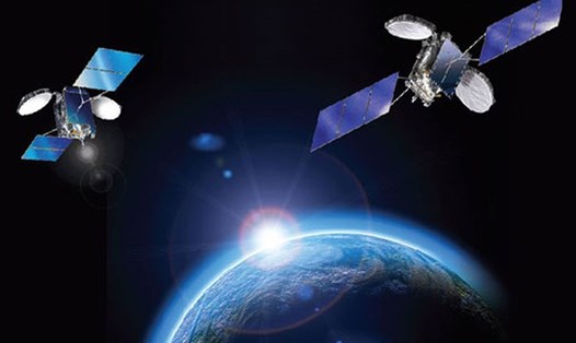 Với việc phóng thành công 2 vệ tinh Vinasat 1, Vinasat 2, Việt Nam đã xác lập chủ quyền trên không gian, đưa ngành viễn thông, công nghệ thông tin cất cánh. Ảnh: PV