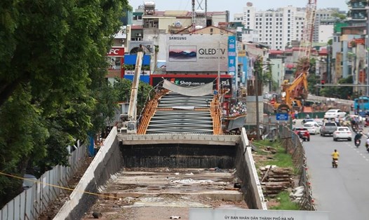 Dự án xây dựng cầu vượt nút giao An Dương hiện đang chậm tiến độ. Ảnh Trần Vương