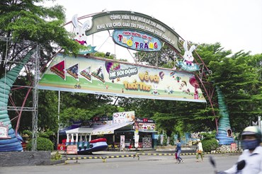 Khu vui chơi giải trí Tuổi thần tiên chiếm hơn 10.000m2 đất công viên Lê Thị Riêng (quận 10). Ảnh: MINH QUÂN