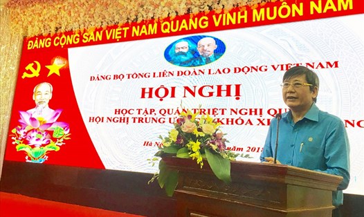 Đồng chí Phó Chủ tịch Thường trực Tổng LĐLĐVN Trần Thanh Hải phát biểu tại hội nghị. Ảnh: H.A