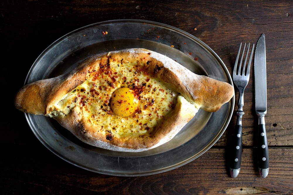 Bánh mì Khachapuri. Ảnh: H.V.M 
