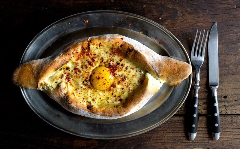 Bánh mì Khachapuri. Ảnh: H.V.M