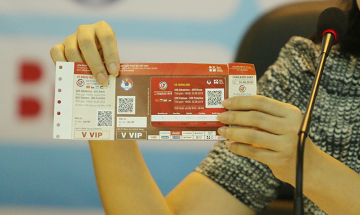 Vé xem U23 Việt Nam sẽ được gắn chip điện tử. Ảnh: Giang Nguyễn 