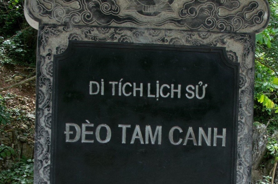 Di tích lịch sử Đèo Tam Canh ghi sai thời gian khởi nghĩa Bắc Sơn. Ảnh: PV
