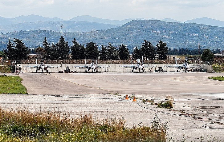 Căn cứ không quân Nga tại Syria gần đây thường xuyên bị máy bay không người lái quấy nhiễu. Ảnh: Tass. 
