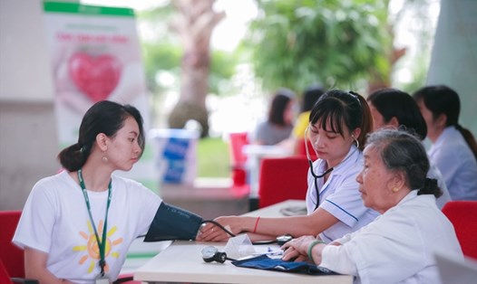 Gần 400 nhân viên và đại lý của Manulife Việt Nam vừa tham gia chương trình hiến máu tại văn phòng Hà Nội và TPHCM.