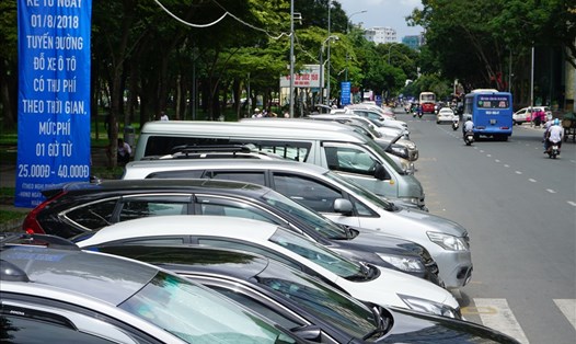 Đường Lê Lai (Q.1) - một trong 23 tuyến đường triển khai thu phí đỗ xe ô tô theo mức giá mới từ 1.8.  Ảnh: M.Q