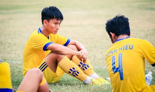 Cầu thủ Đinh Tiến Phong bị Ban kỉ luật VFF đưa ra án phạt nhầm sau vụ đuổi đánh trọng tài ở giải hạng Nhì. Ảnh: NVCC