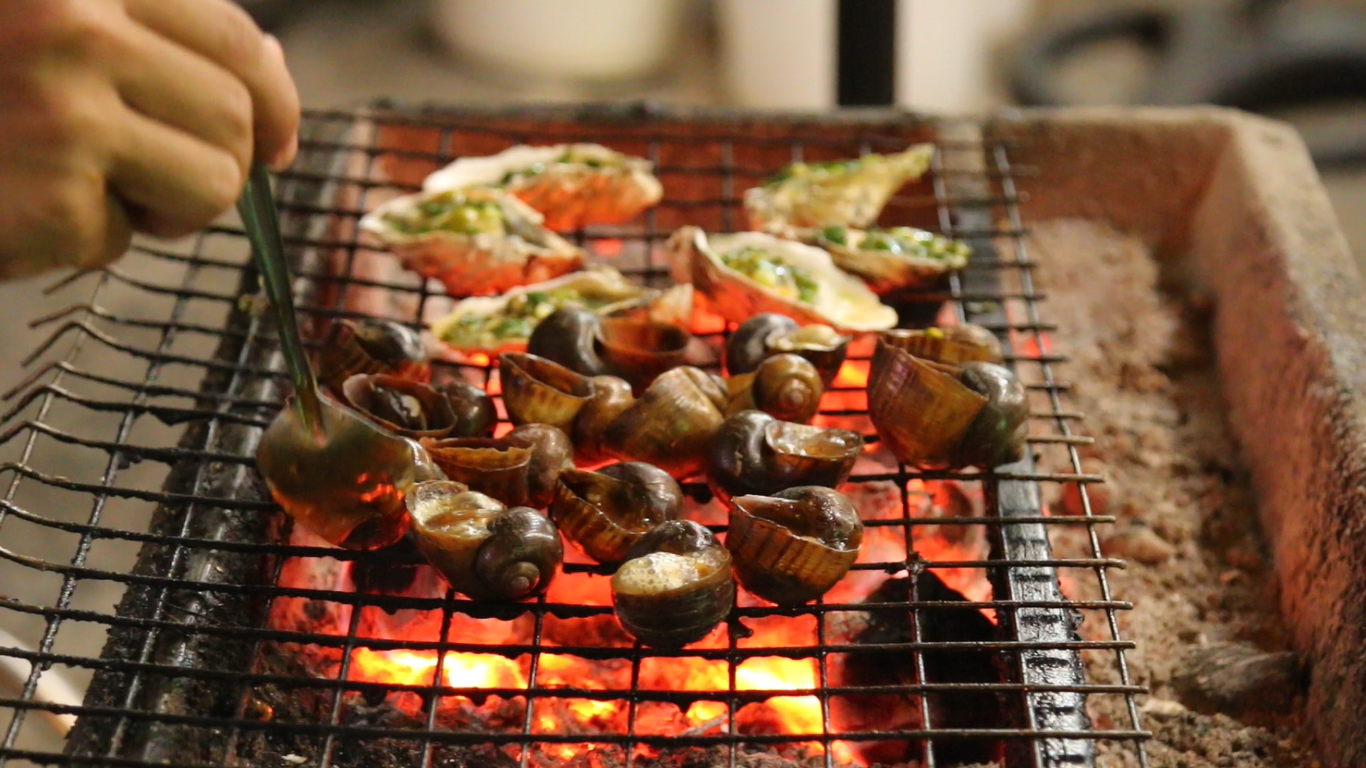 Ốc được biết đến là một trong những món ăn dân dã, mọi lứa tuổi đều ưa chuộng và được chế biến theo nhiều phương thức khác nhau. ảnh: Bảo Trung