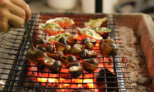 Ốc được biết đến là một trong những món ăn dân dã, mọi lứa tuổi đều ưa chuộng và được chế biến theo nhiều phương thức khác nhau. ảnh: Bảo Trung