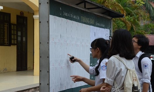 Chiều nay, một số trường THPT công lập của Hà Nội sẽ hạ điểm chuẩn để tuyển bổ sung. Ảnh: HN