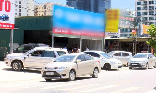 Tuyến phố thuộc quận Cầu Giấy chuyên thu mua các loại ô tô đã qua sử dụng, trong đó có nhiều xe của các tay chơi cá độ mùa World Cup.
