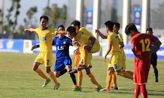 U17 SLNA giành vé vào chơi trận chung kết sau chiến thắng tối thiểu 1-0 trước Đà Nẵng.
