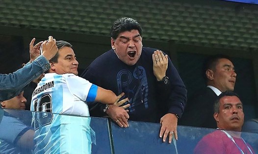 Maradona với vai trò là đại sứ của FIFA nhưng lại liên tục để lại ấn tượng không đẹp tại World Cup 2018.