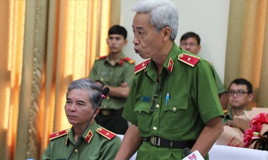 Thiếu tướng Phan Anh Minh cho biết đang truy bắt ít nhất 3 đối tượng khác trong vụ ném chất nỏ vào trụ sở công an phường 12 Tân Bình