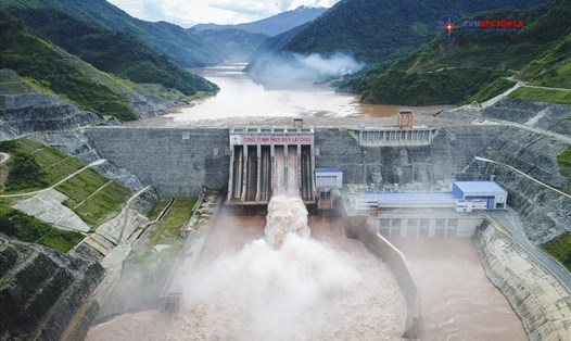 Cùng với Thủy điện Sơn La, Hòa Bình, Thủy điện Lai Châu sẽ mở 1 cửa xả đáy vào 8 giờ sáng 7.7 đề phòng mưa lớn. Ảnh: Lê Hồng Hà