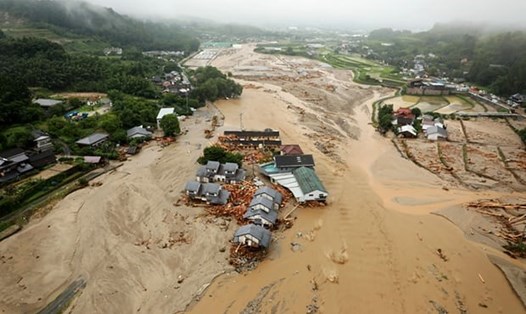 Miền Tây Nhật Bản bị nhấn chìm trong trận mưa lũ. Ảnh: JPT