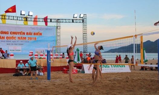 Một pha bóng giữa đội nữ Sanest Sanna Khánh Hòa và nữ TP Hồ Chí Minh. Ảnh: Đ.Phùng