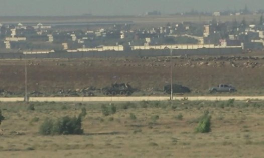 Xe cộ được nhìn thấy ở giao lộ Nassib nằm giữa biên giới Syria và Jordan. Ảnh: Reuters