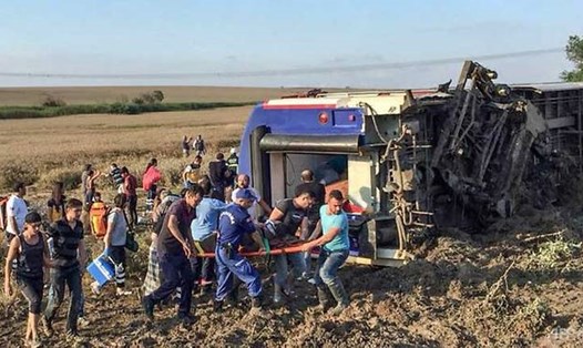 Hiện trường vụ tai nạn tàu hỏa ở Thổ Nhĩ Kỳ. Ảnh: AFP. 