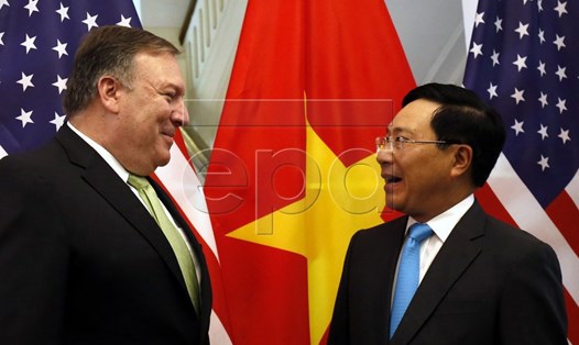 Phó Thủ tướng, Bộ trưởng Ngoại giao Phạm Bình Minh tiếp Ngoại trưởng Mỹ Mike Pompeo sáng 9.7. Ảnh: EPA