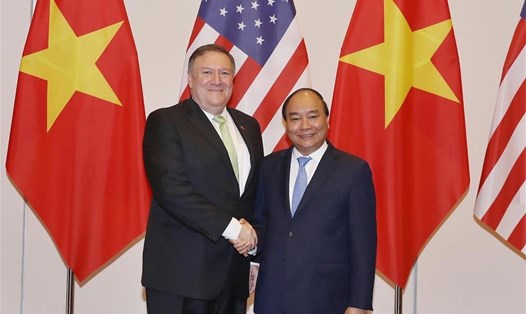 Thủ tướng Nguyễn Xuân Phúc và Ngoại trưởng Mỹ Mike Pompeo. Ảnh: Xinhua/VNA.