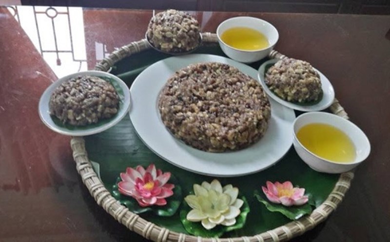 Một món ăn dân gian bình dị của xứ Nghệ, khiến cho những người con xa quê nhớ đến để tìm lại tuổi thơ, ghi giữ lại chút hồn quê.